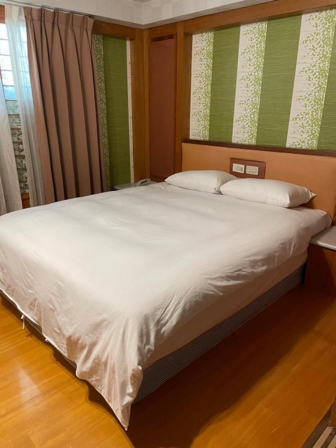 Mei Hua Hotel Kaohsiung Extérieur photo