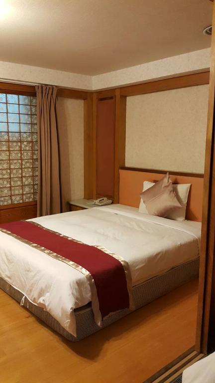 Mei Hua Hotel Kaohsiung Extérieur photo