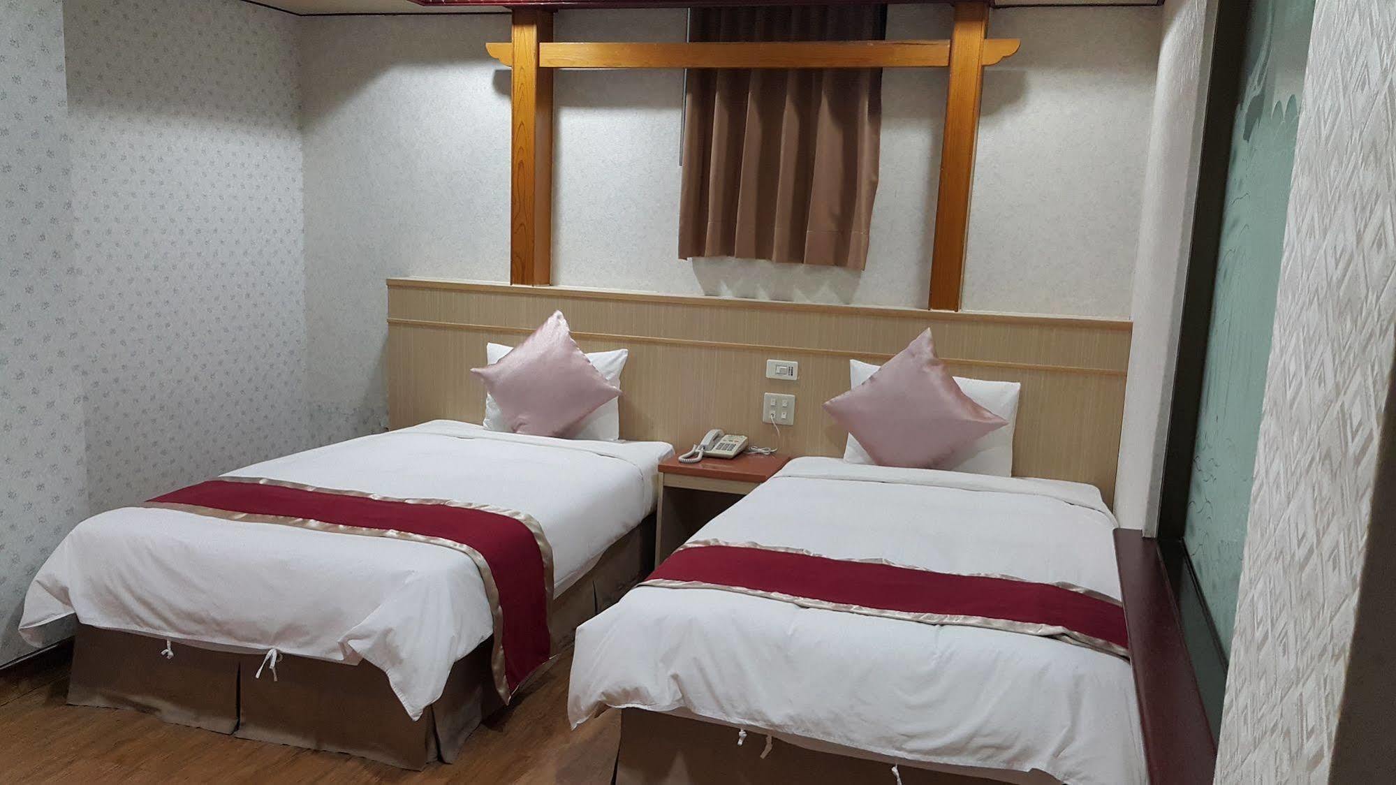 Mei Hua Hotel Kaohsiung Extérieur photo