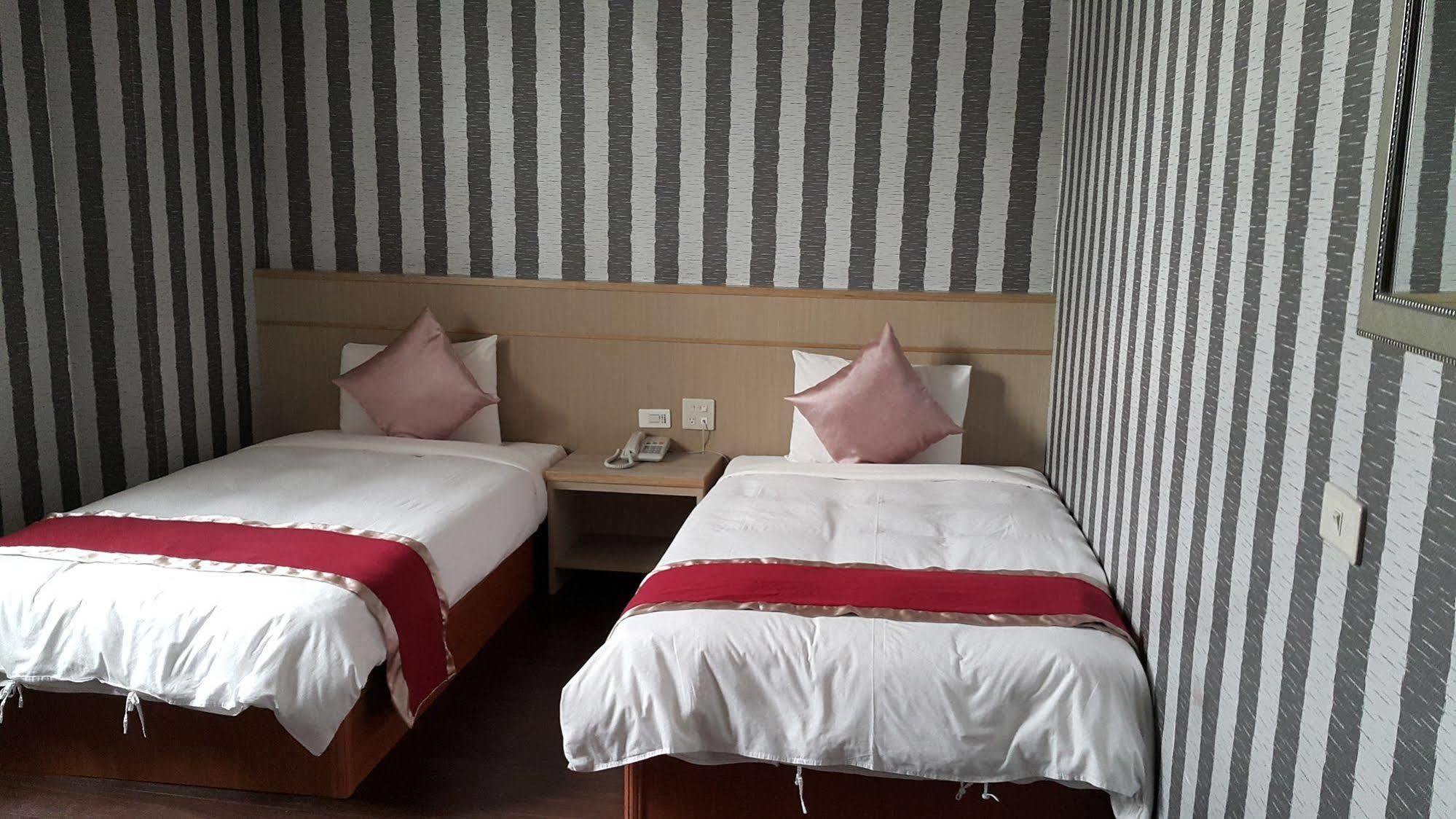 Mei Hua Hotel Kaohsiung Extérieur photo