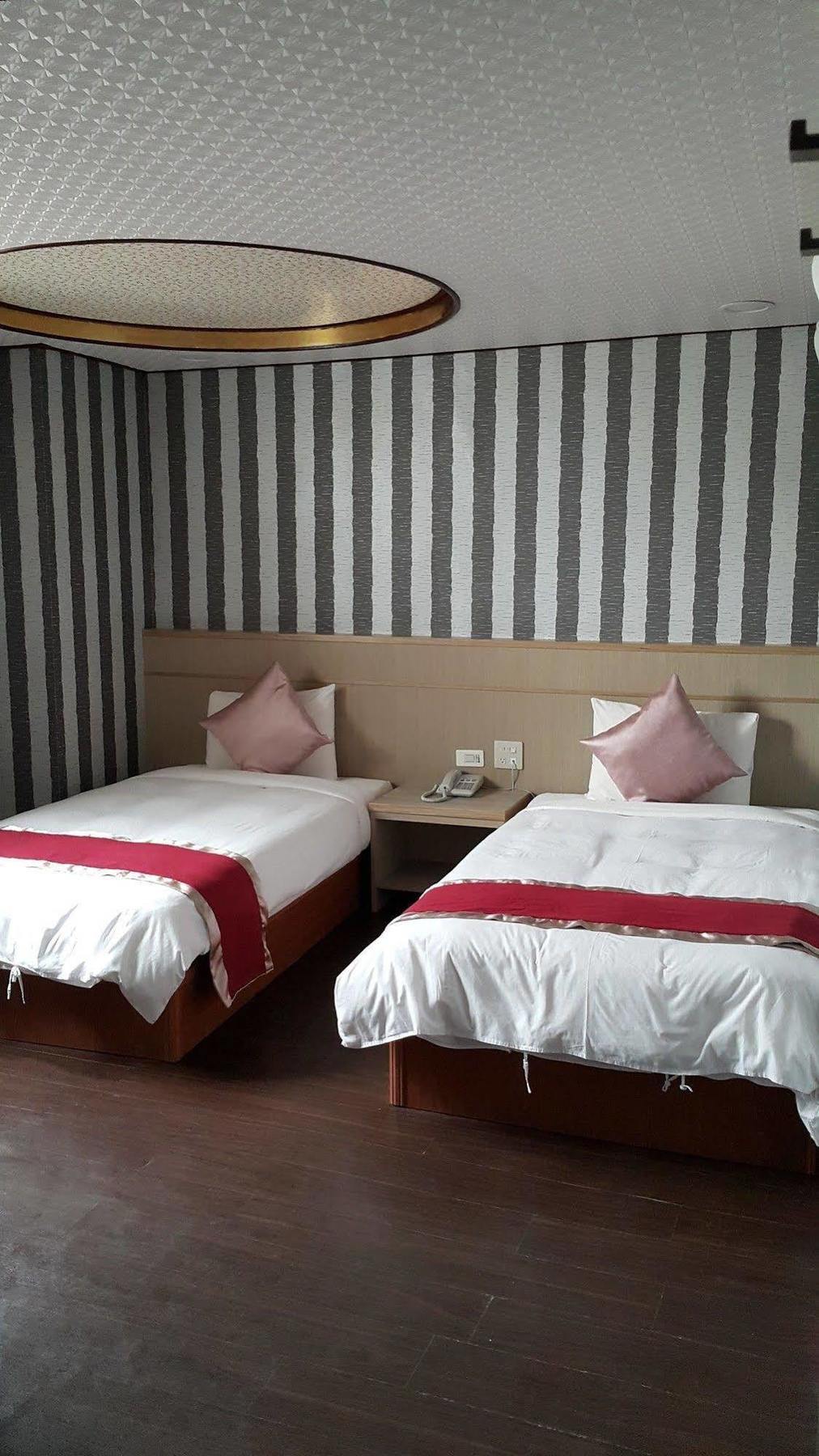 Mei Hua Hotel Kaohsiung Extérieur photo