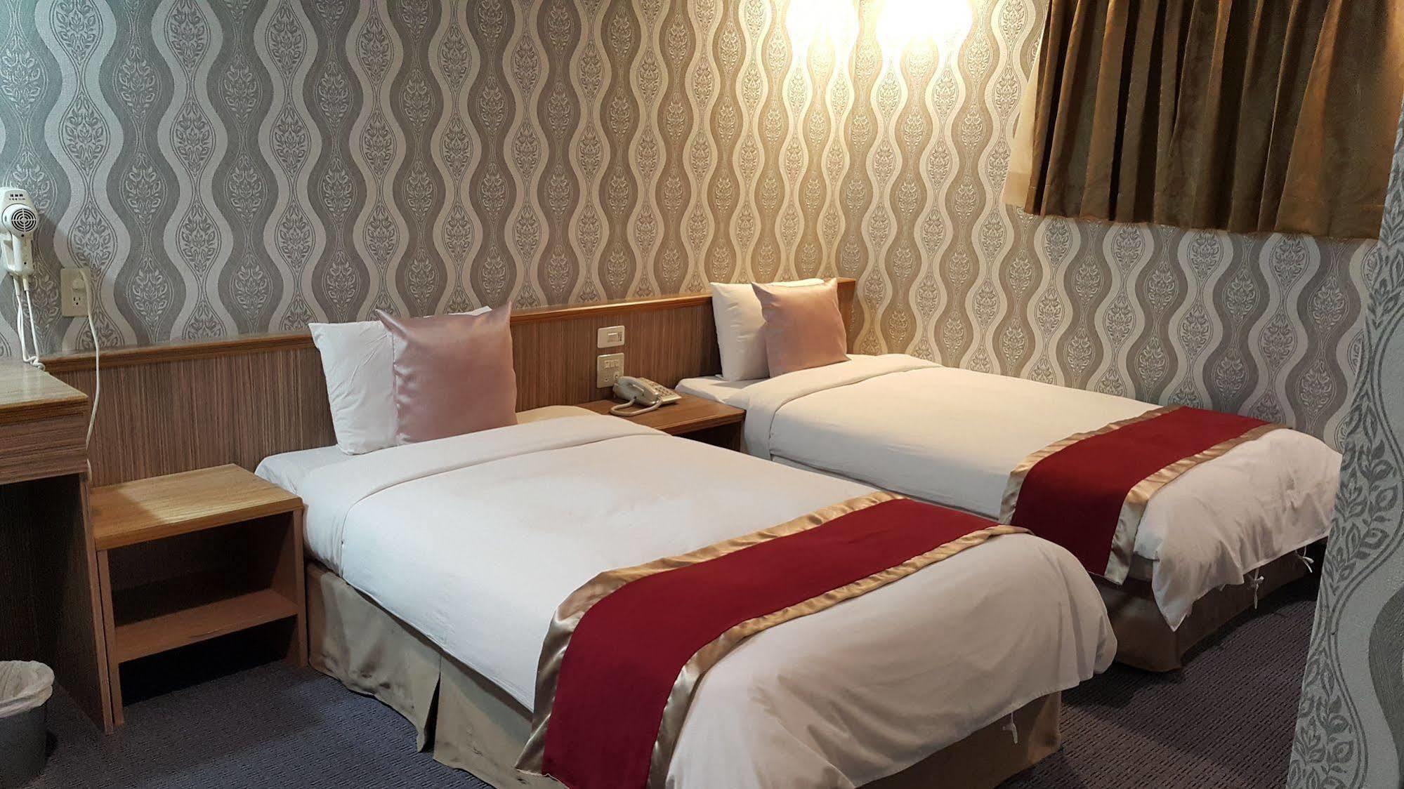 Mei Hua Hotel Kaohsiung Extérieur photo